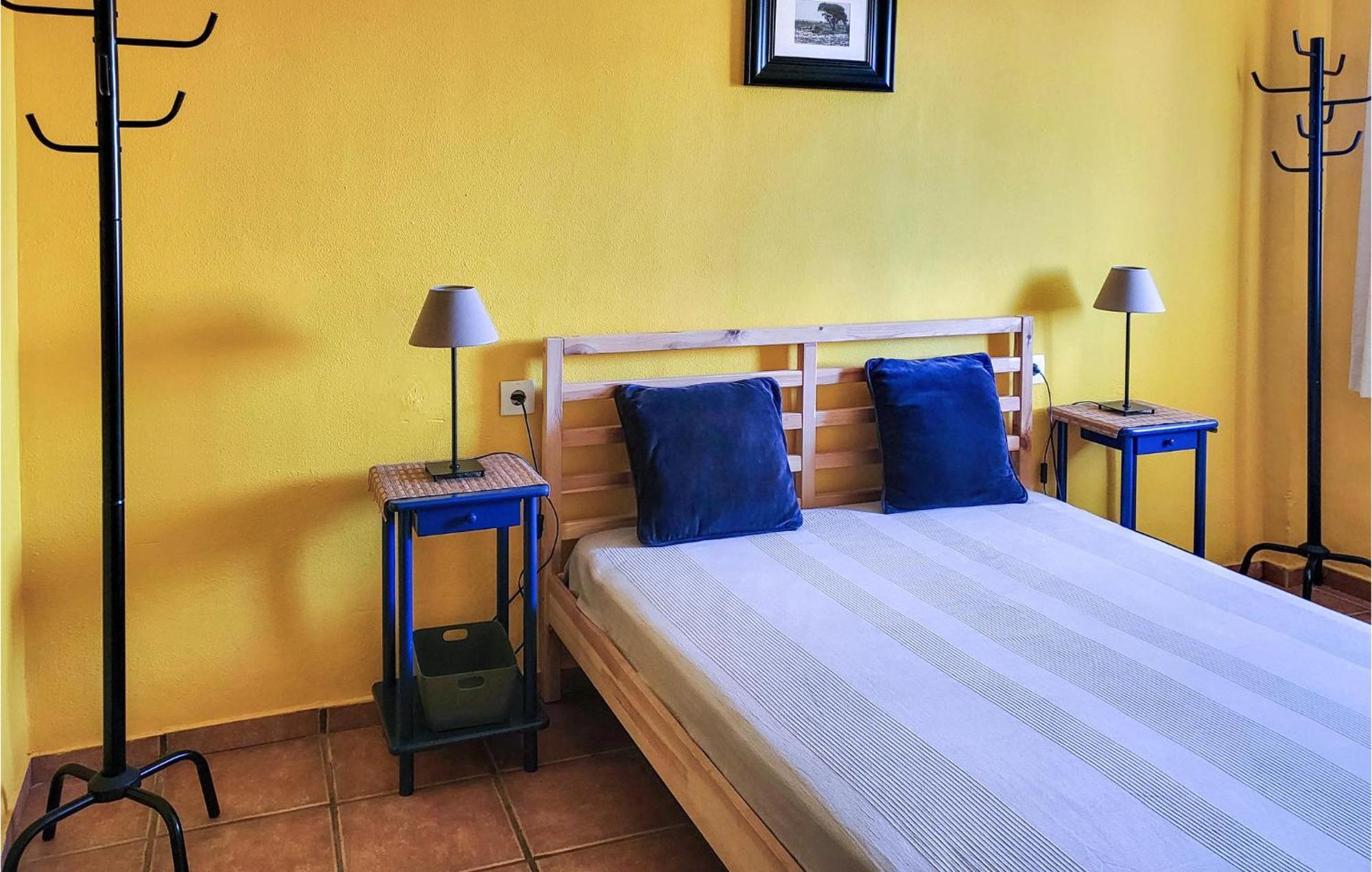 2 Bedroom Cozy Apartment In إل كامبيلو المظهر الخارجي الصورة